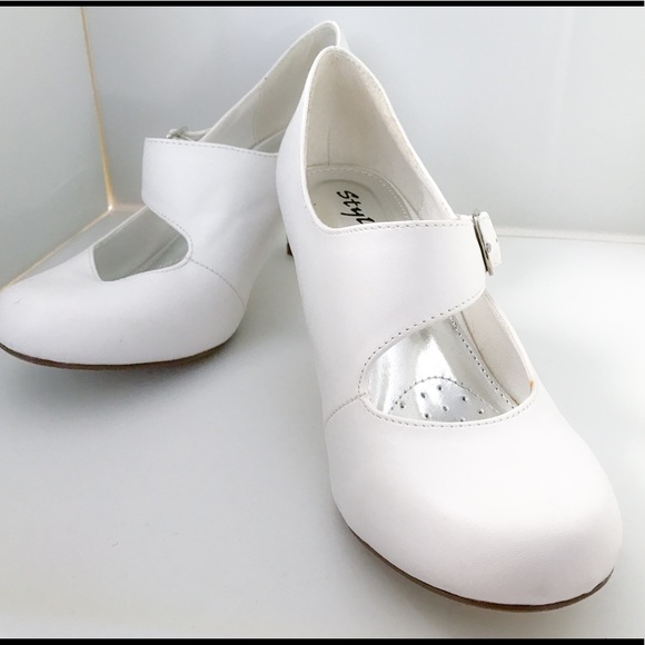 Styluxe Shoes - white leather heels - never worn